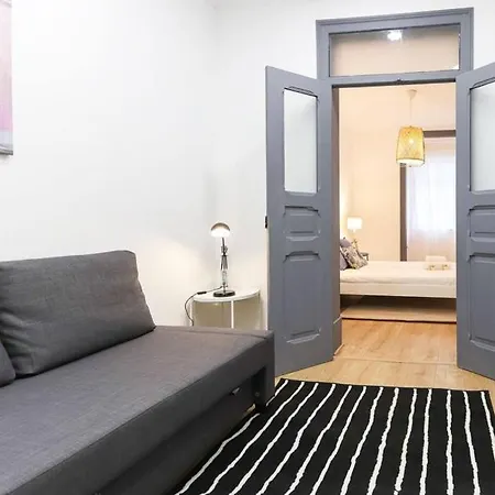 Typical 2 Charming Flat By Homeful Homes リスボン